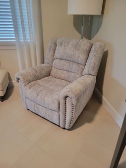 Brand new recliner newer used pet smoke kid free home paid $899 plus tax Gray