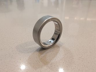 Oura Ring 4 - Size 11 Brushed Silver - Charger (dock and cable) Included