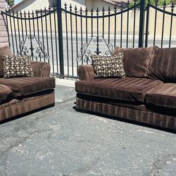 RC Willey Brown Sofa Set