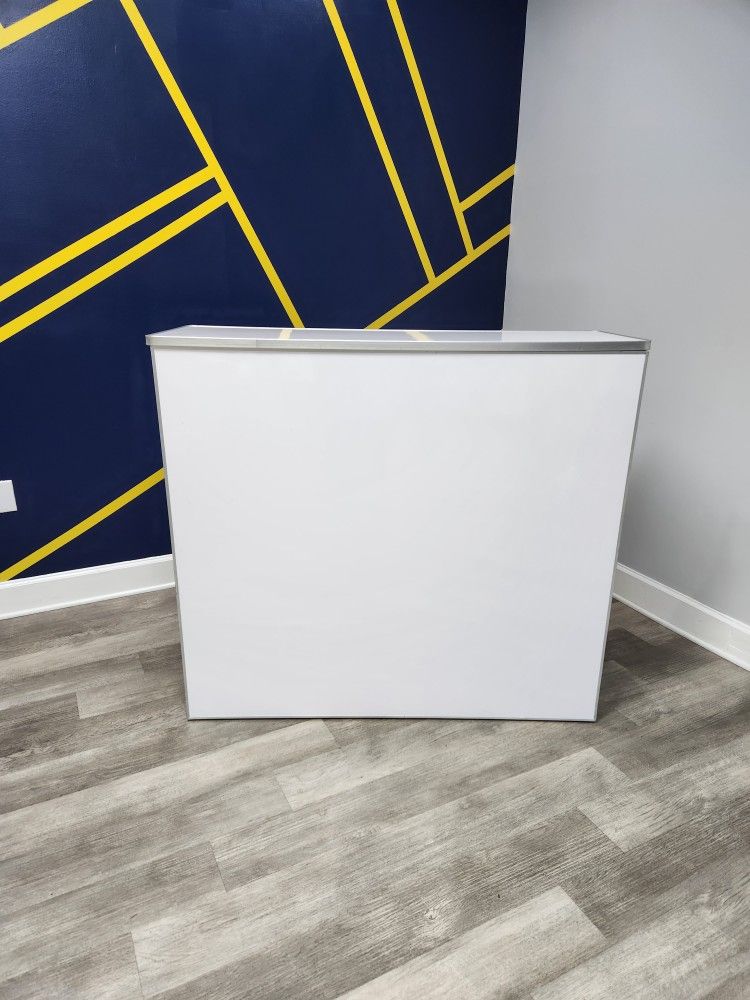 Foldable Bar/Desk - White