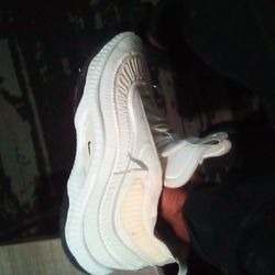 Nike Cosmic  3 Unity