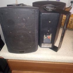 Pyle outdoor speaker water proof and Bluetooth