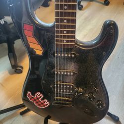 Squier Stratocaster Black With Stand