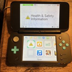 Nintendo 2DS XL 