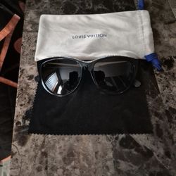 Authentice Louis VUITTON CAT EYE SHADES