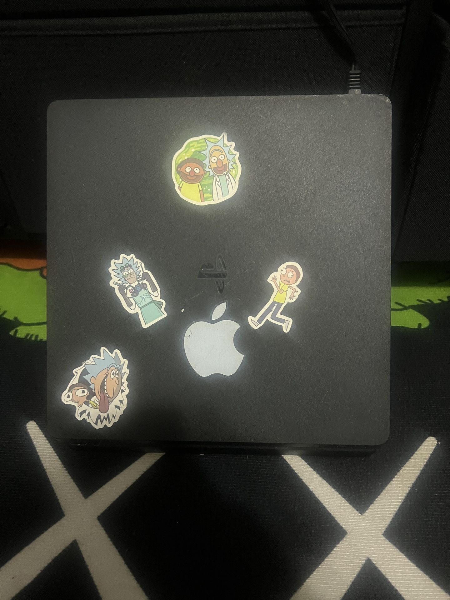 Playstation 4 And2 Controllers