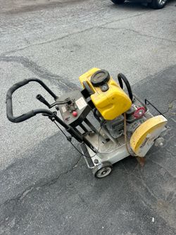 Concrete saw