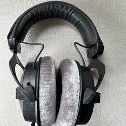 beyerdynamic DT 770 Pro 250 ohm Professional Studio Headphones