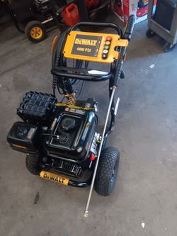 DeWalt 4400 PSI Gas Pressure Washer