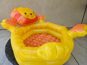Cute inflatable lion baby ball pit