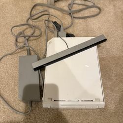 Nintendo Wii with cables and Tested ! 