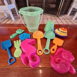 BEACH TOYS