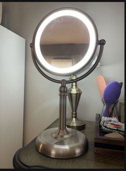 2 Sided Makeup Mirror, Magnifies 