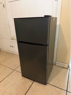 Mini Fridge with Freezer – Compact Refrigerator