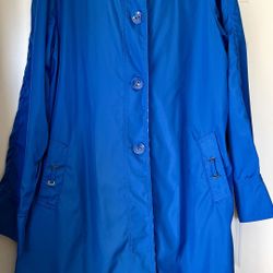 Women’s Raincoat + FREE Gift!