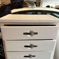 2 Nightstands Very Good Condition 