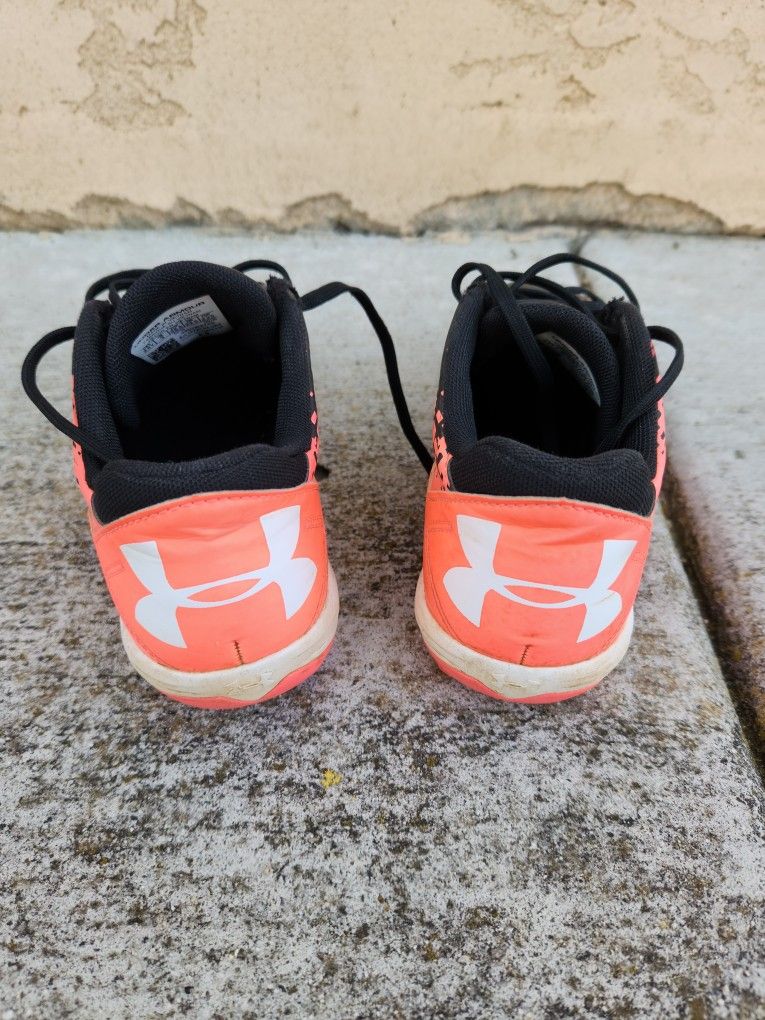 Girls Under Armour Softball Cleats Size 3.5 for Sale in Vista, CA OfferUp