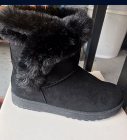 Womens Brand New Boots Size 6