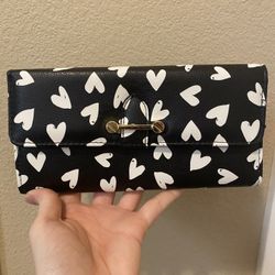 Black And White Heart Pattern Women’s Clutch Wallet Gold Closure