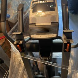 NordicTrack E 7.1 Elliptical – Folds, iFit, Great Shape!