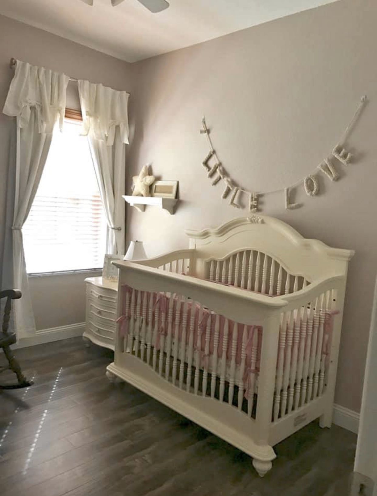 Baby cache Chantal crib and toddler bed