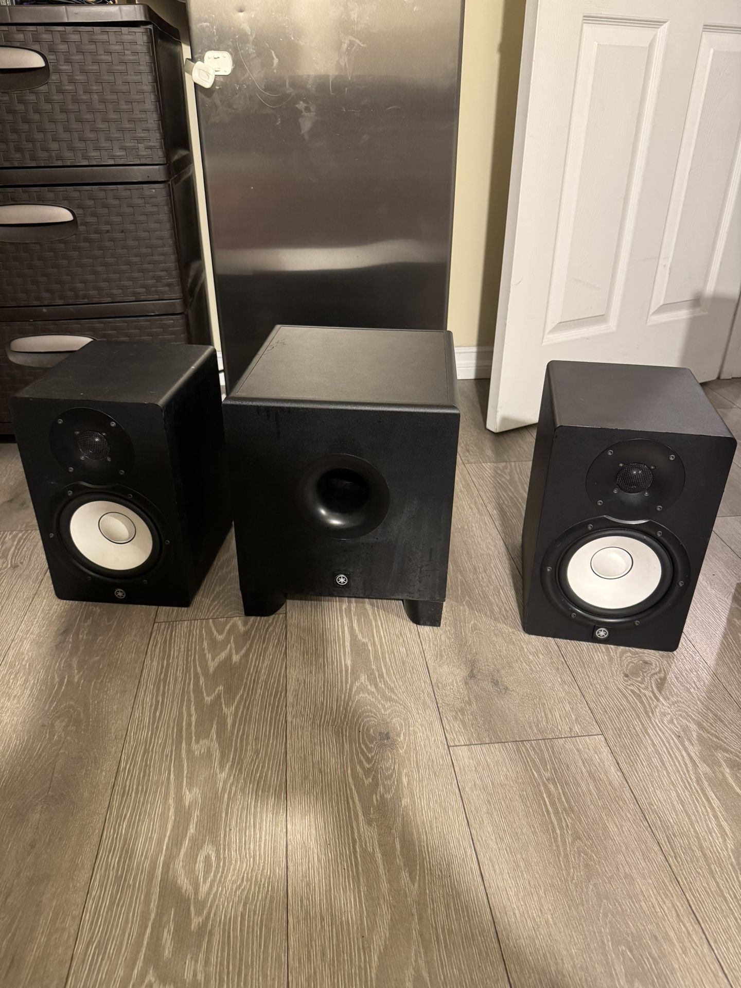 YAMAHA HS7 SPEAKERS AND HS8S SUBWOOFER