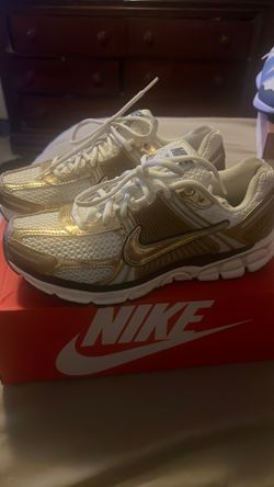 Gold Zoom Vomero 5