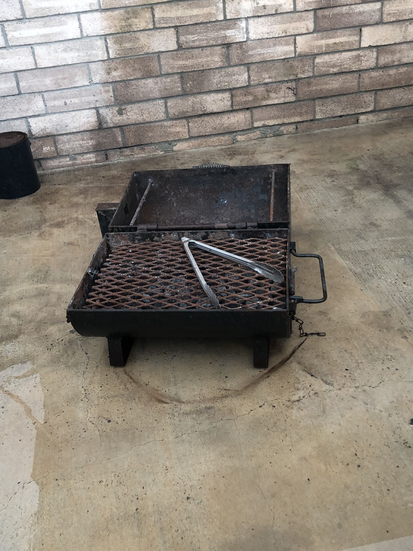 Used Bbq grill I bought it at Buc-ee’s for $100 1/4” thick selling it for$30