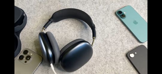 Apple Max 2 Blootooth Headphones
