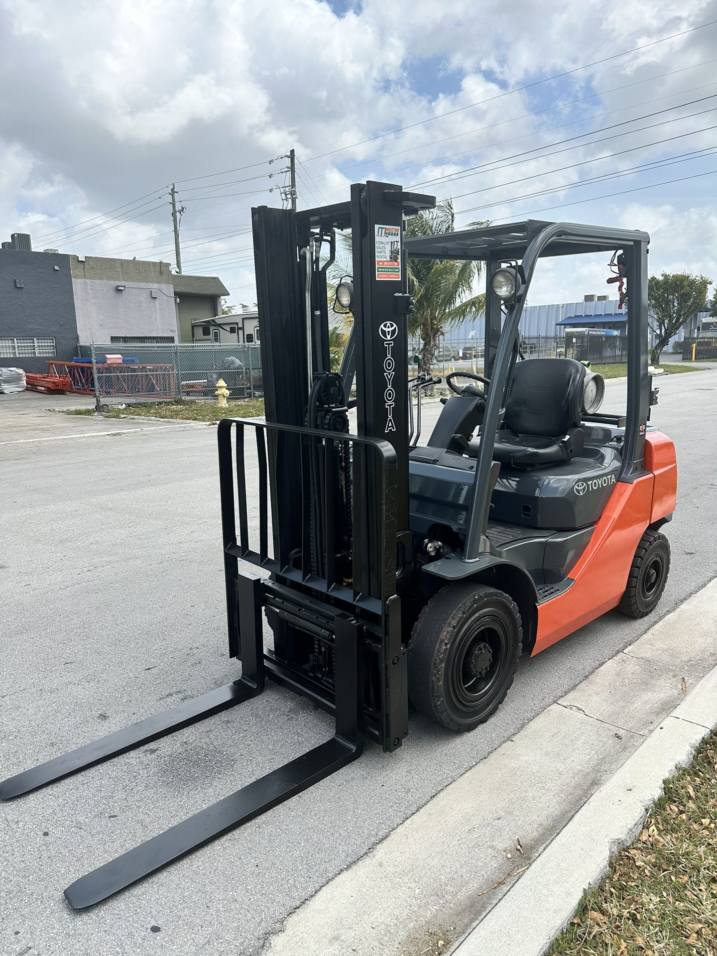 FORKLIFT TOYOTA 