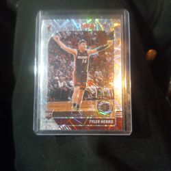 2019-20 Panini NBA Hoops Premium Stock (Silver Laser Prizm) Tyler Herro Rookie Card