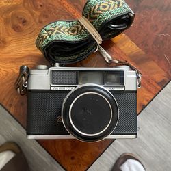 Yashica Lynx 1000 Camera