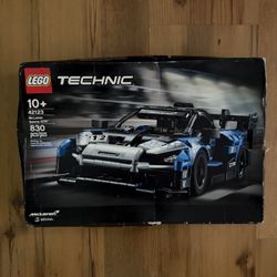 LEGO Technic McLaren Senna GTR (Set 42123).  