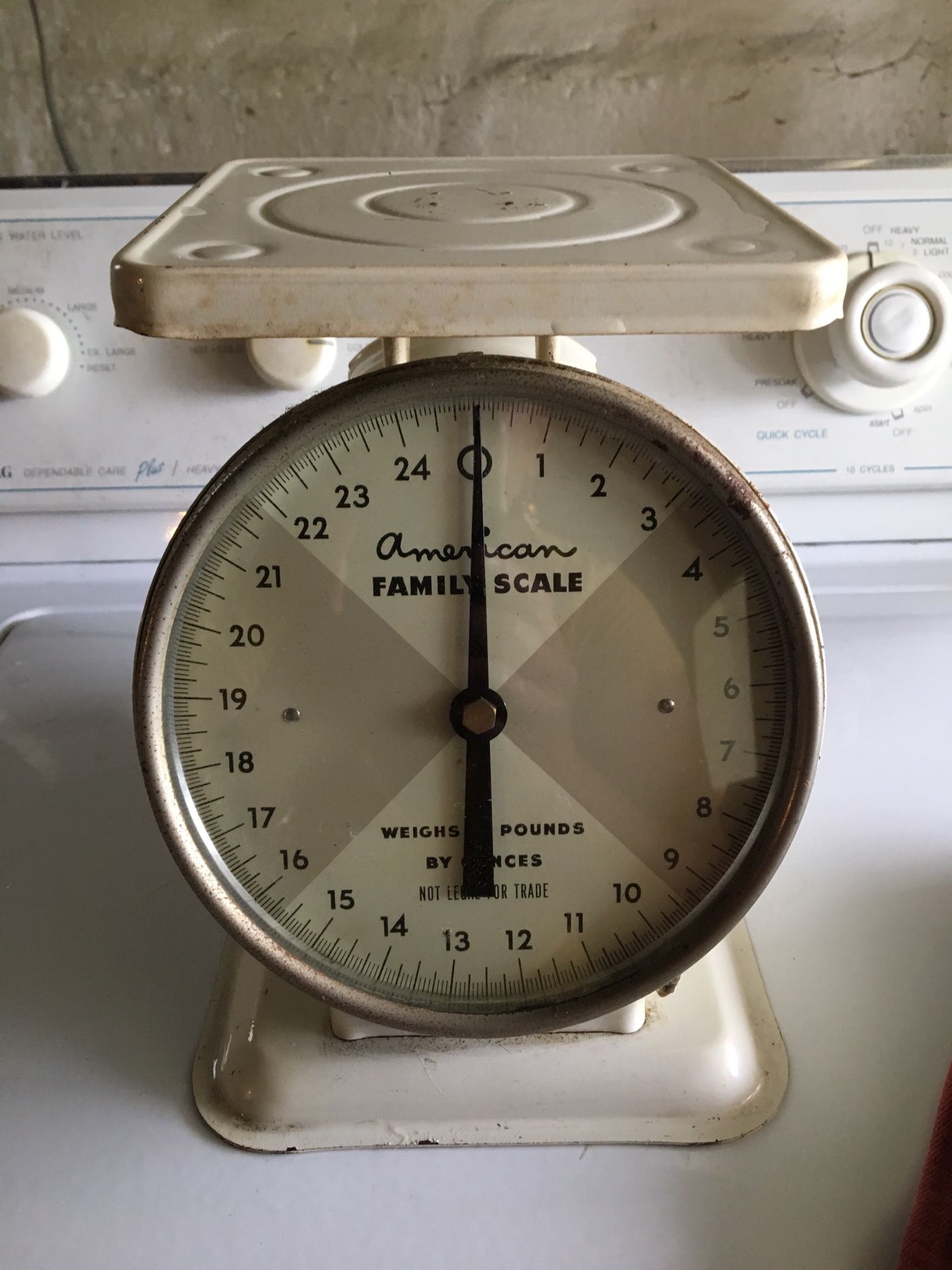 Kitchen Scale by American Family Scale, 25 lb Capacity, Vintage