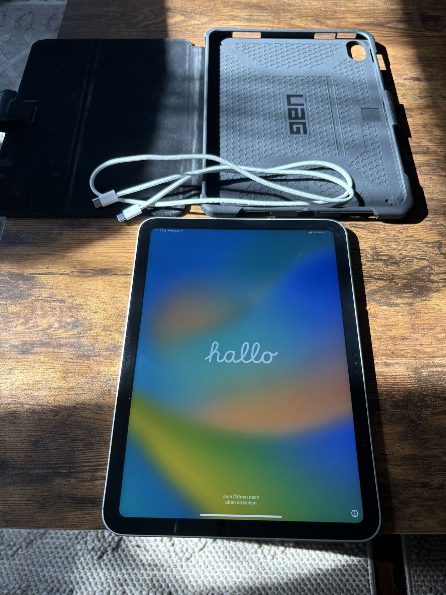 Apple iPad 64GB 10th generation (Excellent Condition)