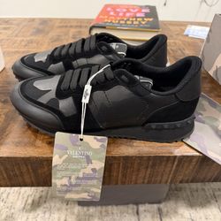 Valentino Garavani Black sz 10