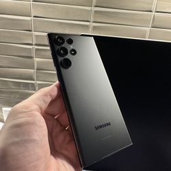 Samsung Galaxy S22 Ultra 256GB Unlocked to any carrier! like new condition!