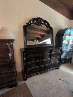 Chest of drawers/ dressers