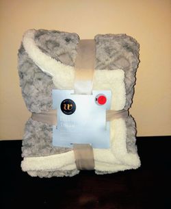 Deluxe Sherpa Plush Throw 50 x 60