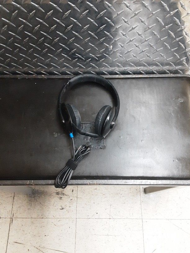 Logitech H540 Wired On-Ear Headset USB Computer PC