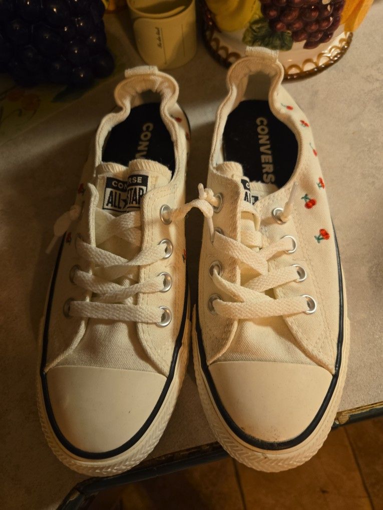 CONVERSE..NEW. Good CHRISTMAS  Gift!!