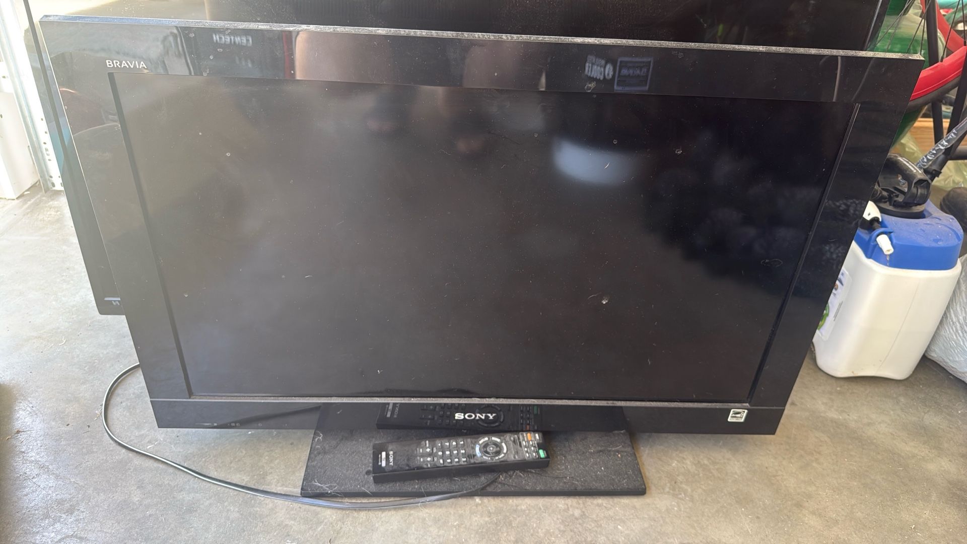 32” TV