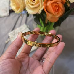 Gold Love Bracelet Iconic star Design
