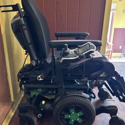 Q6 Edge 3 Stretto Electric Lift Wheelchair