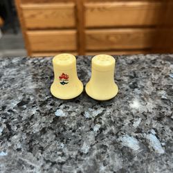 Vintage United Airlines Small Plastic Salt And Pepper Shakers.  Used 