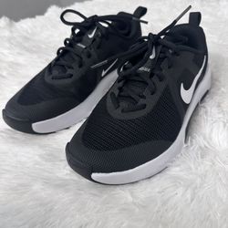 Womens Nike Shoes 7.5