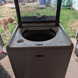 Maytag Bravos XL top load washer