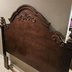 Queen Bedroom Set $250 Head/Foot Board, Rails, Chest Of Drawers, Mirror, Dresser, Nightstand & Lamp. Dresser Is FREE with Bedroom Purchase, Minor Dama