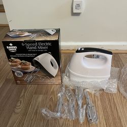 BRAND NEW 6 SPEED MIXER.  🥤🥤.  POWERFUL HAND HELD.   4 ATTACHMENTS.  STORAGE CASE.  SALE ONLY $20💵💵💵