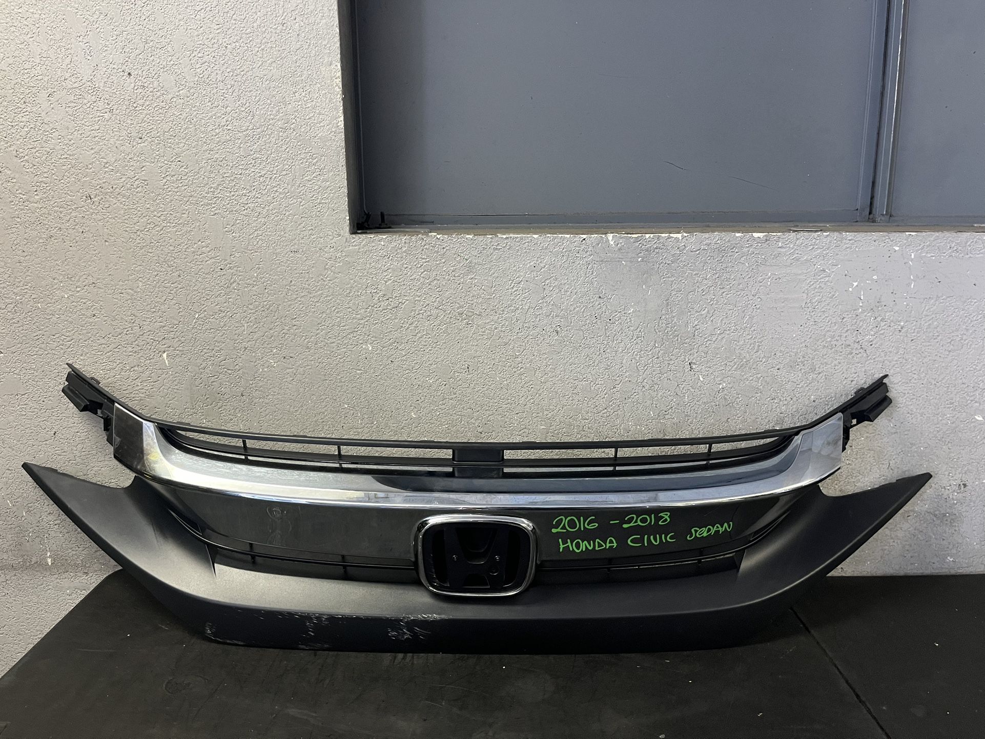 2016-2017-2018 HONDA CIVIC SEDAN GRILL OEM USED